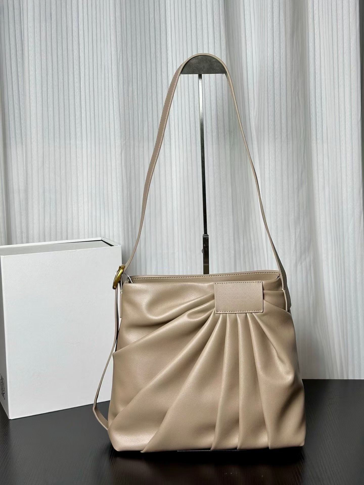 Lo Women Wrinkled Leather Hobo - Luxury Bags Coach 리뷰 및 가격