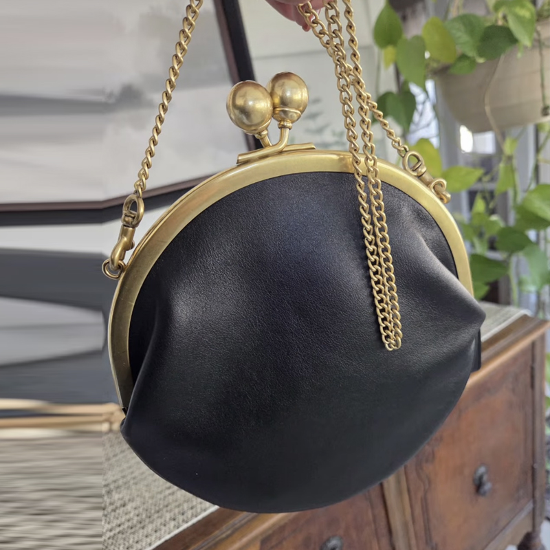 Kisslock Pouch 20cm Clutch Cli - Luxury Bags Consignment 리뷰 및 가격